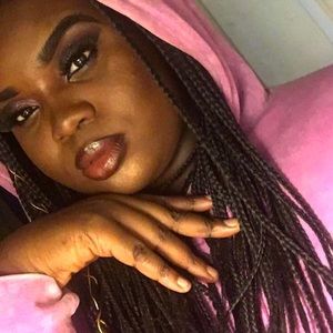 Meet your Posher, Nadia